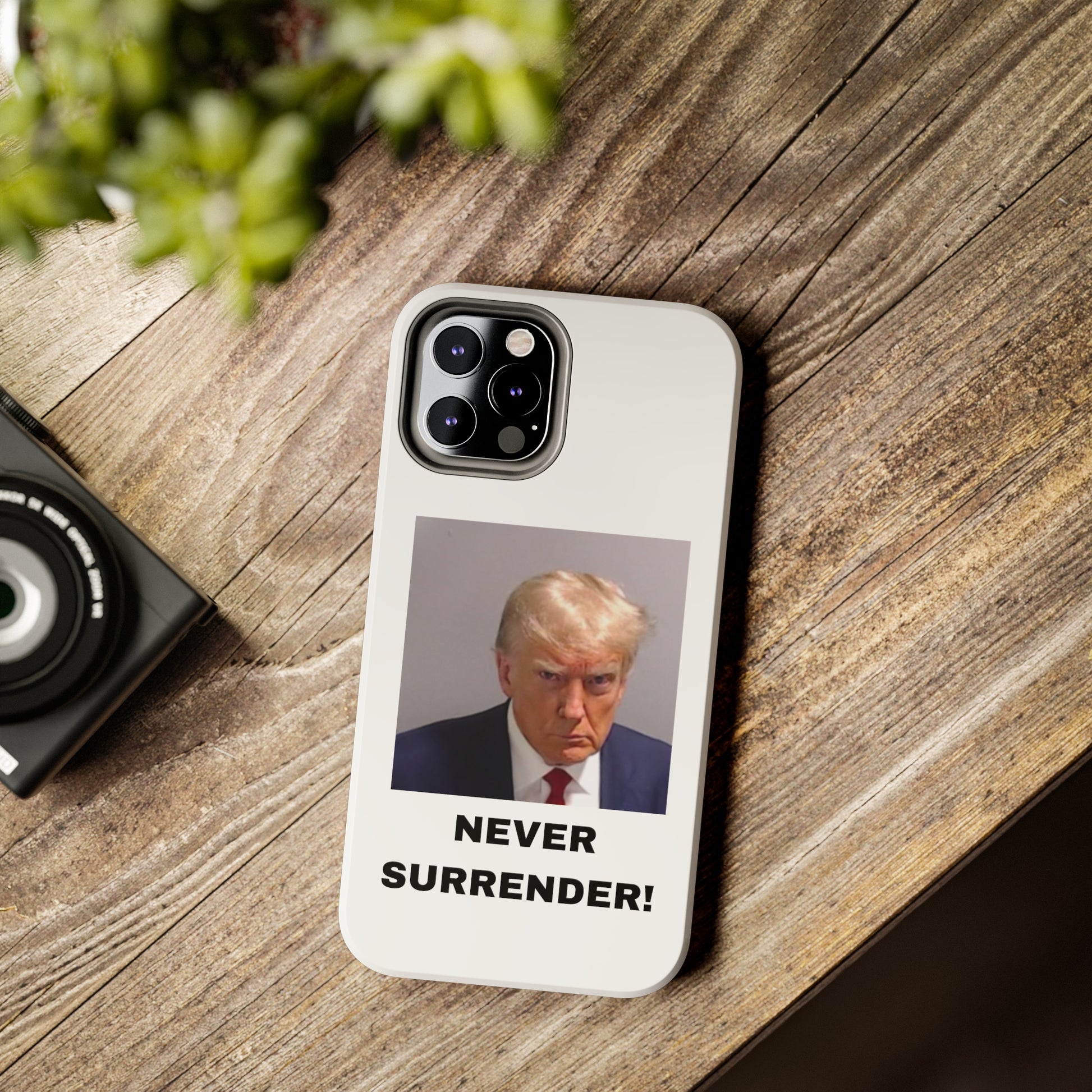 NEVER SURRENDER Trump Mugshot Phone Case