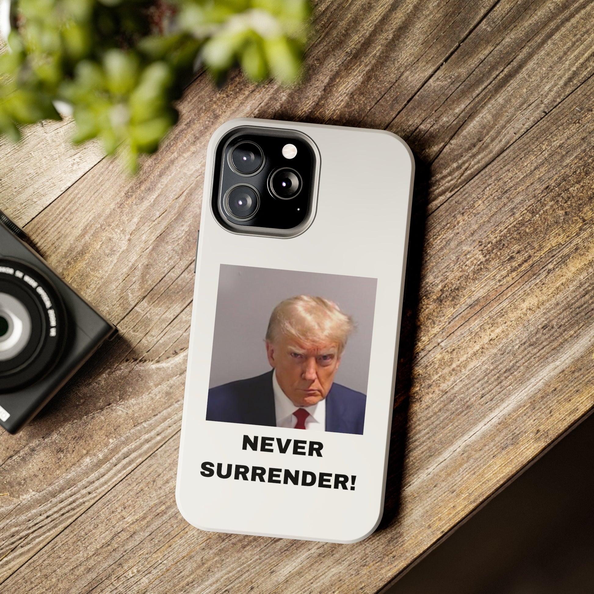 NEVER SURRENDER Trump Mugshot Phone Case