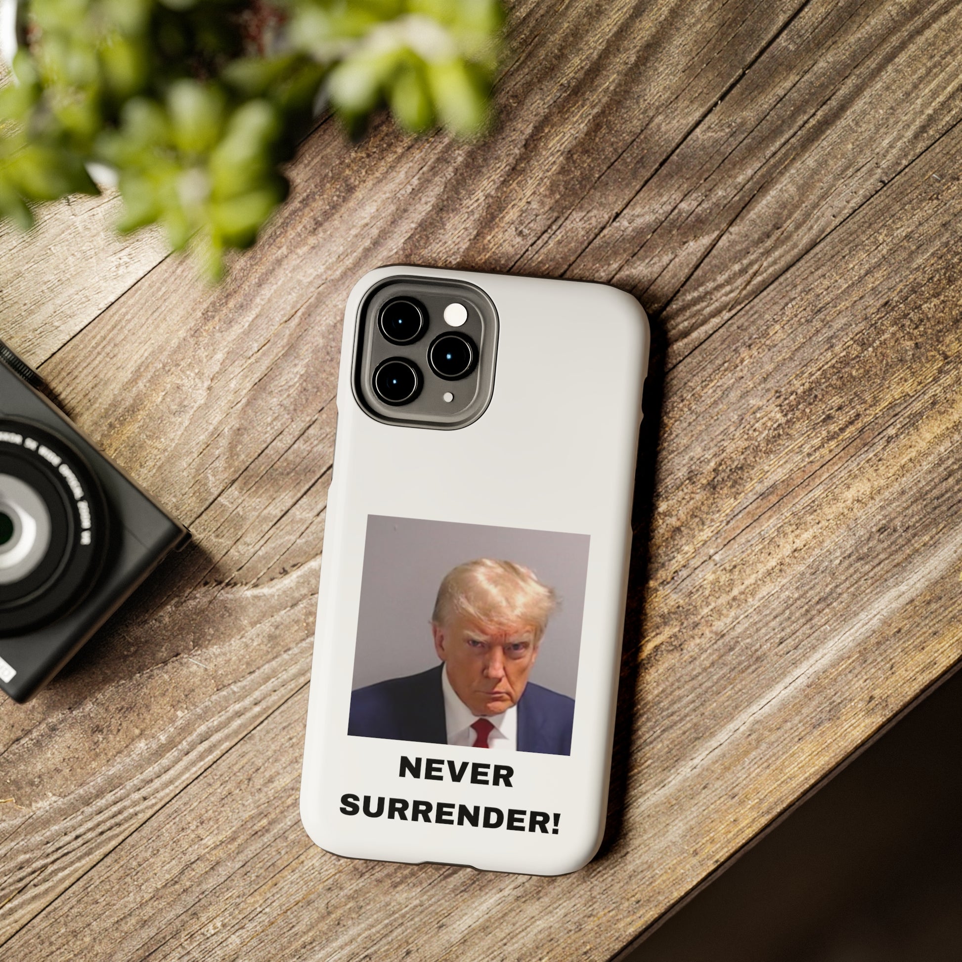 NEVER SURRENDER Trump Mugshot Phone Case