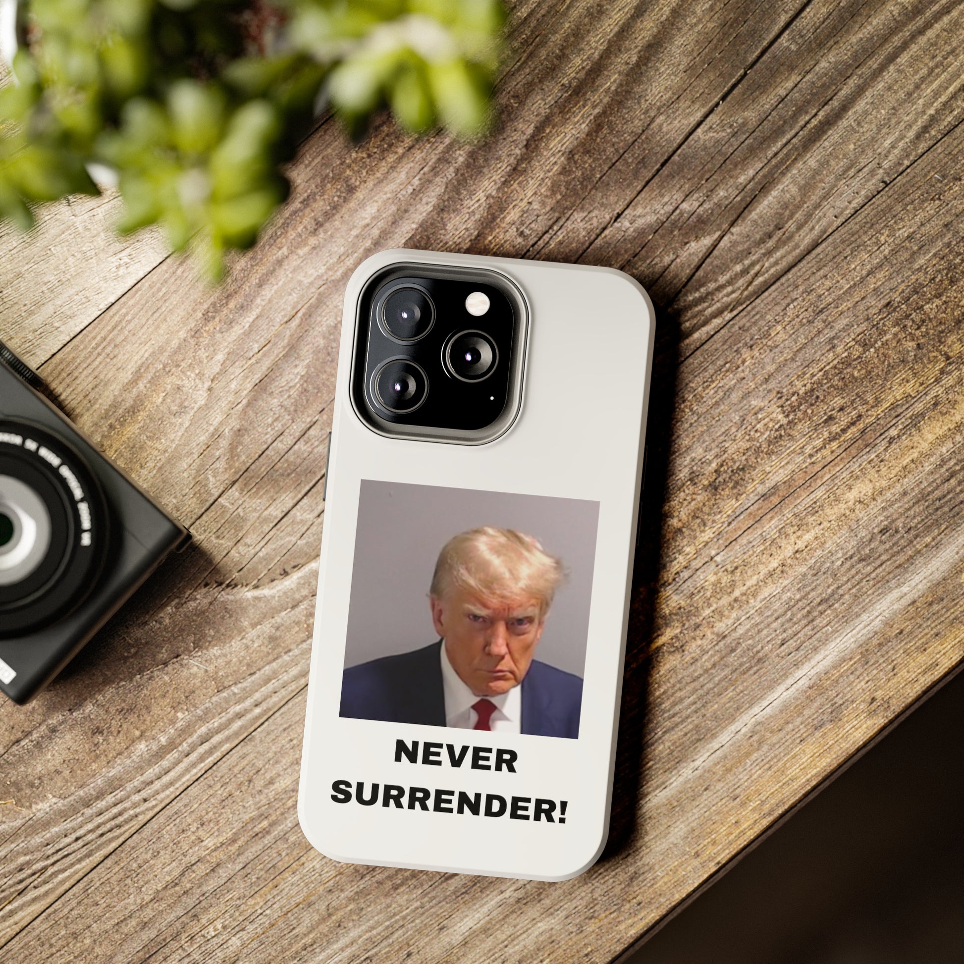 NEVER SURRENDER Trump Mugshot Phone Case