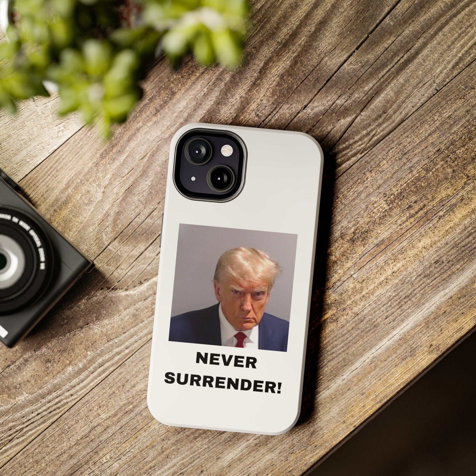 NEVER SURRENDER Trump Mugshot Phone Case