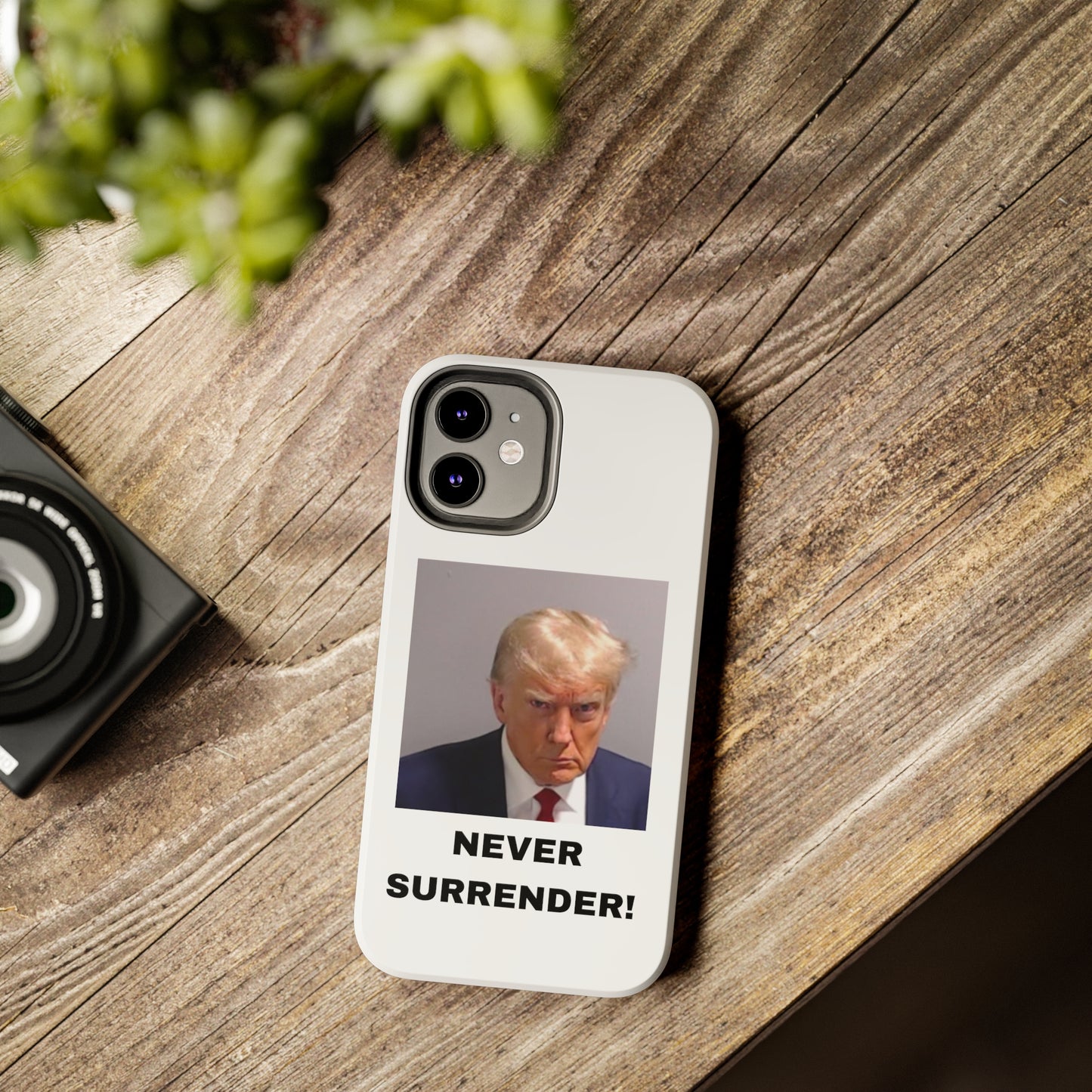 NEVER SURRENDER Trump Mugshot Phone Case