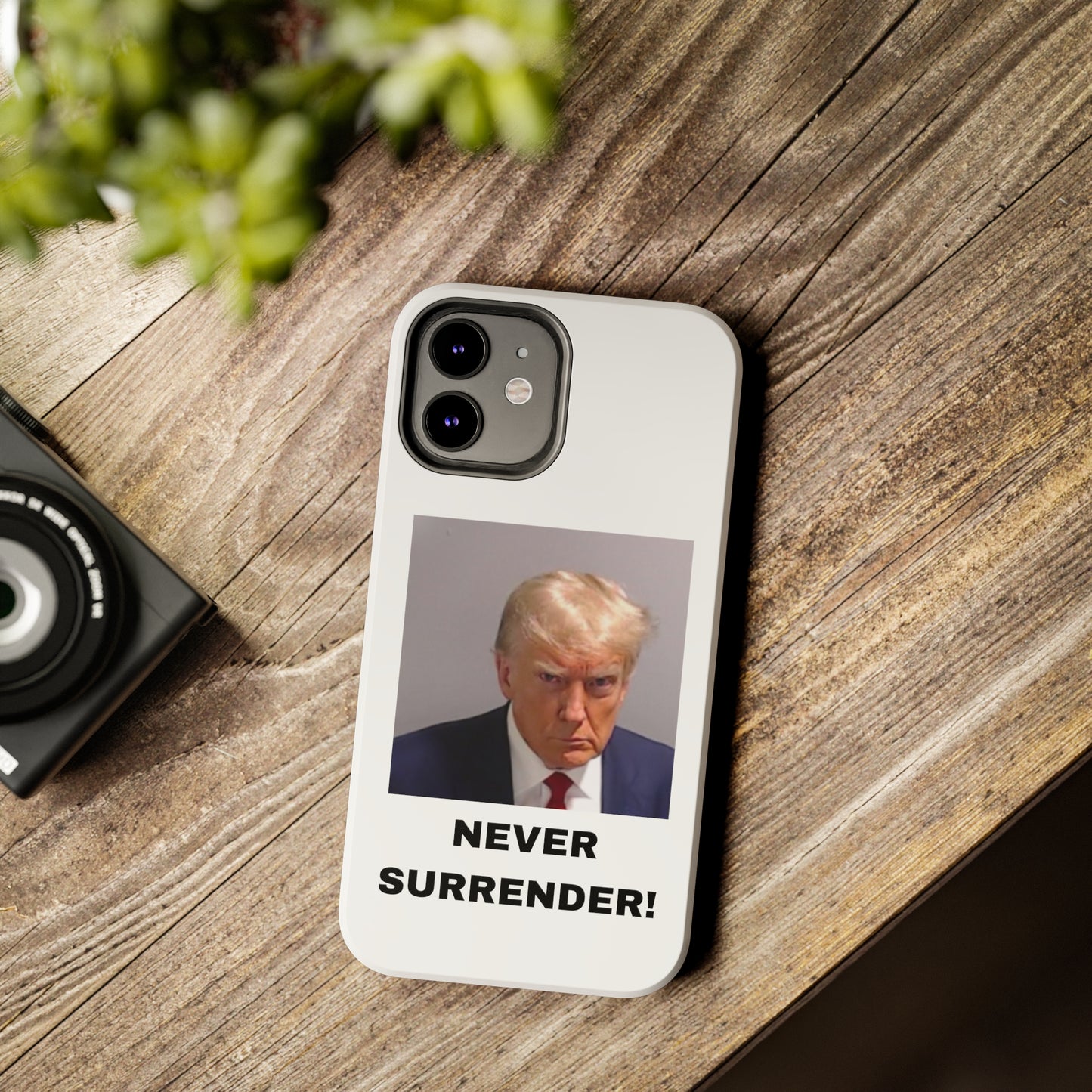 NEVER SURRENDER Trump Mugshot Phone Case