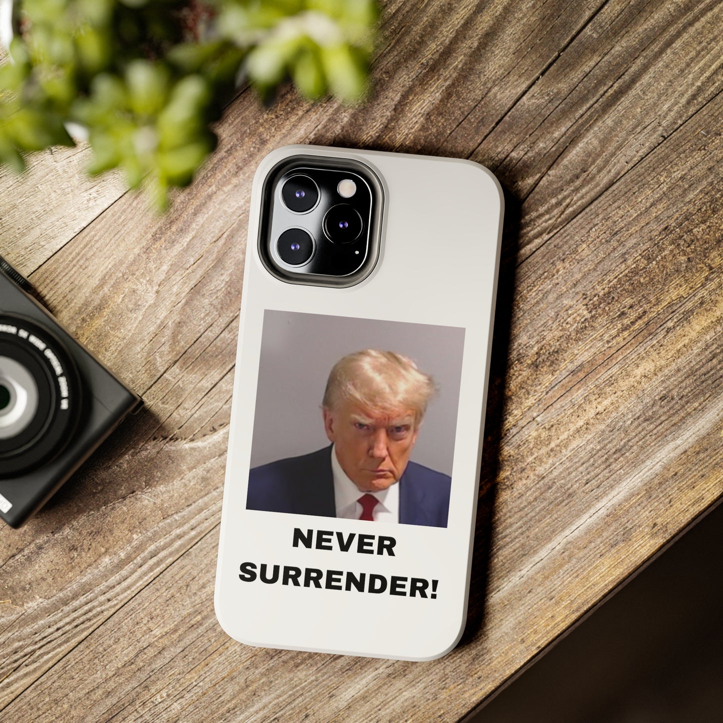 NEVER SURRENDER Trump Mugshot Phone Case